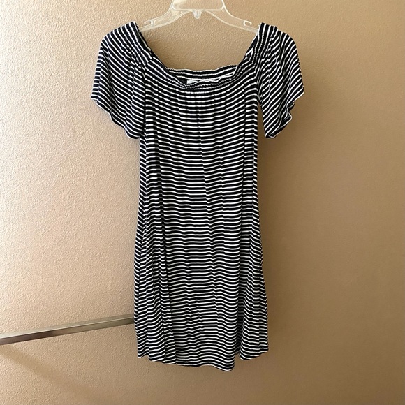 Abound Dresses & Skirts - 💥5/$15 Abound Black & White Stripe Off-Shoulder Dress